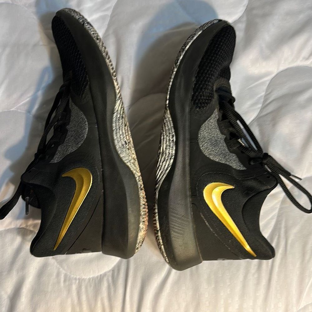 Nike Air Precision II in the Black/Metallic Gold colorway S 8 men’s